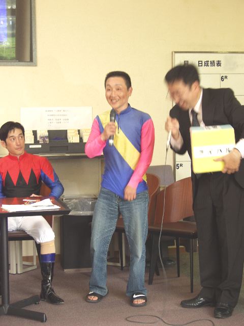 fan_jockey082.jpg
