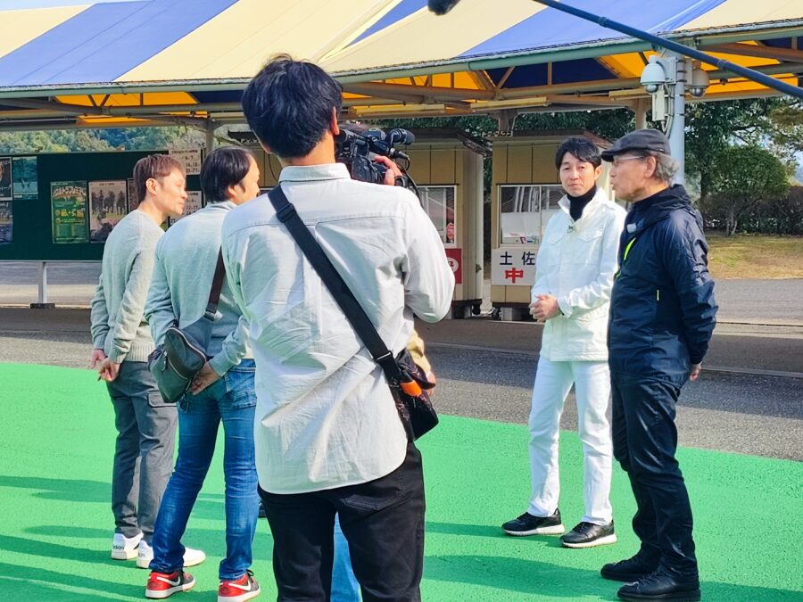 ロケ（バババパーク前）